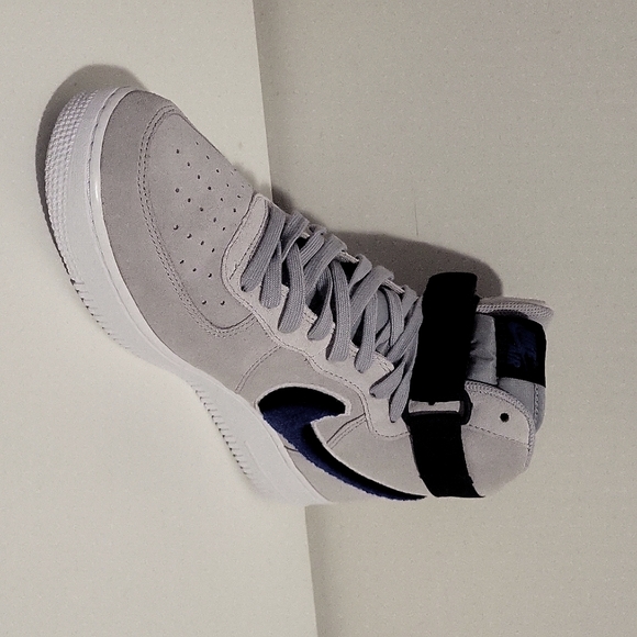 Air Force 1 High '07 LV8 'Chenille Swoosh - Picture 2 of 2